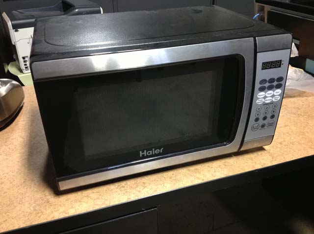 Haier Microwave in Black and Silver 8